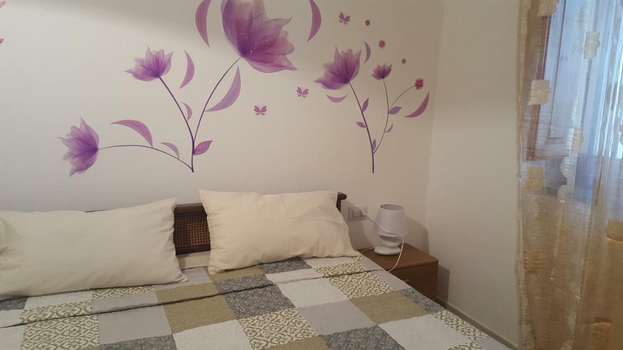 B&B Le Peonie Badesi Exterior foto